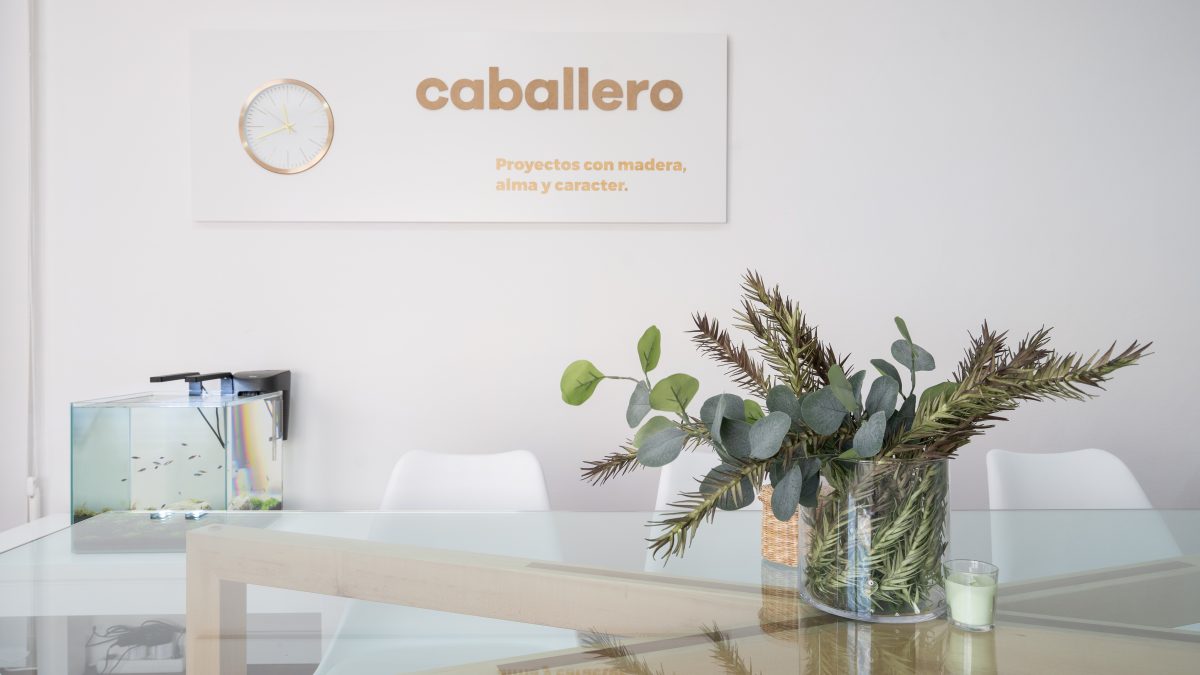 Estudio taller empresa Acabados Caballero, oficina.